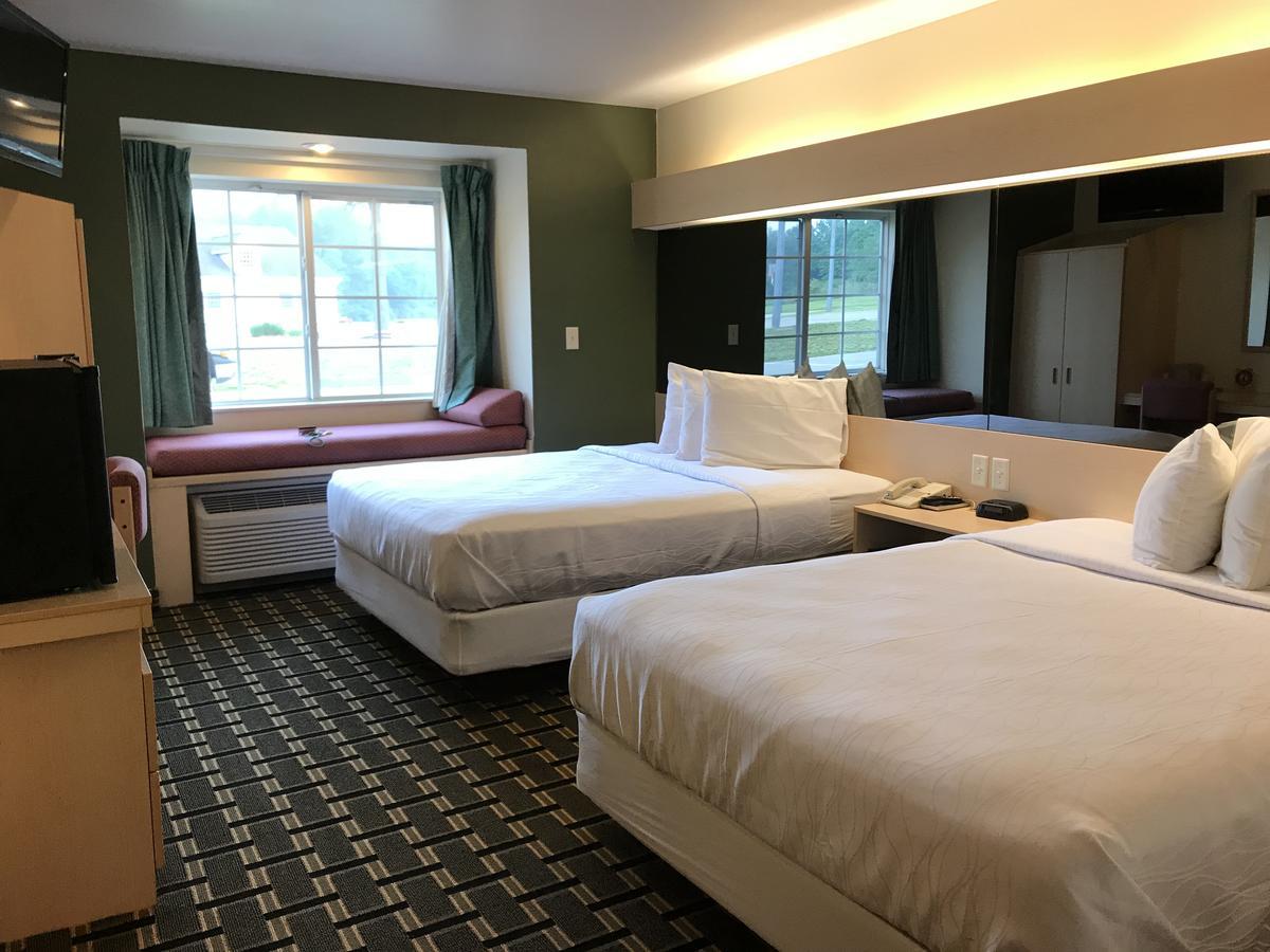 Mariner's Village Resort Carlyle Exteriör bild