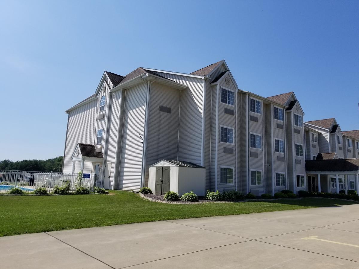 Mariner's Village Resort Carlyle Exteriör bild