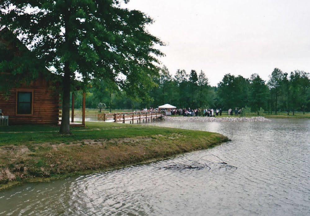 Mariner's Village Resort Carlyle Exteriör bild