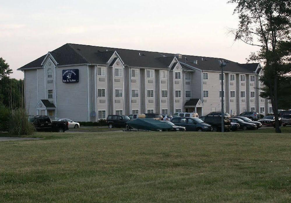 Mariner's Village Resort Carlyle Exteriör bild